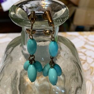 Beautiful vintage turquoise clip on bead drop earrings
